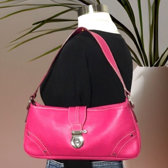 BURBERRY RARE FIND BARBIE PINK SHOULDER BAG. - Picture 3 of 10